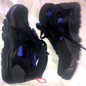 Nike hurraches size 6.5y equivalent to women’s 8